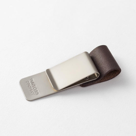 Traveler's Notebook Refill 016 Pen Holder <M> Brown — front view