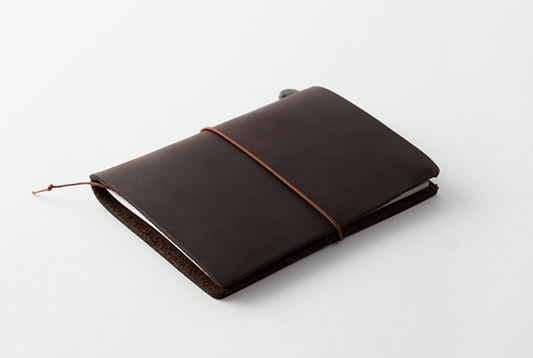 Traveler's Notebook Starter Kit (Passport Size) - Brown (15027006) — front view