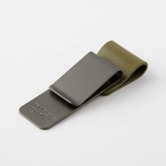 Traveler's Notebook Pen Holder <M> Olive — front view