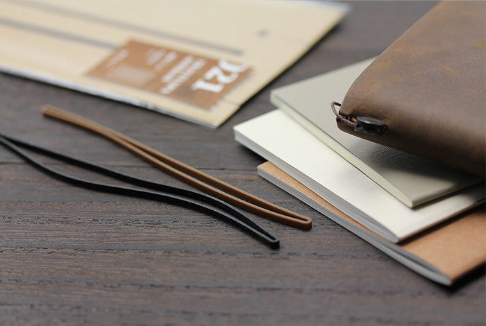 Traveler's Notebook Refill 021 (Regular Size) — Connecting Rubber Band — front view