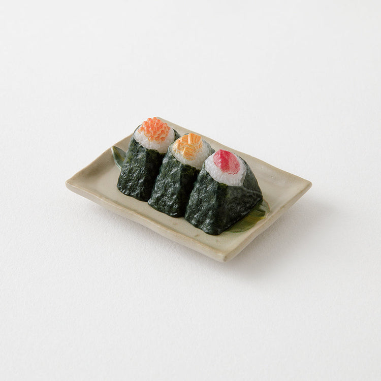 Midori Miniature Magnet <1pc> — Onigiri — angle view