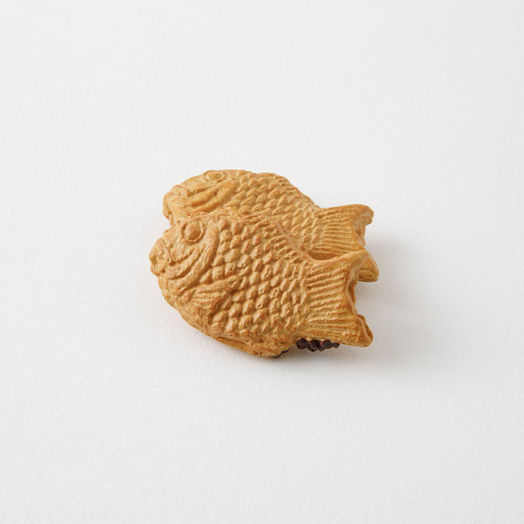 Midori Miniature Magnet <1pc> — Taiyaki — angle view