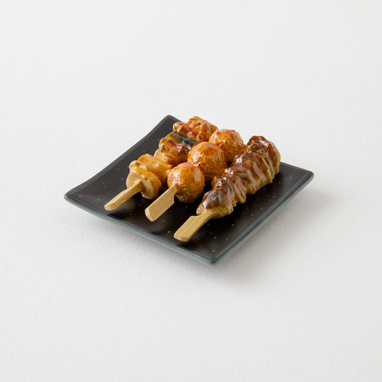 Midori Miniature Magnet <1pc> — Yakitori — angle view