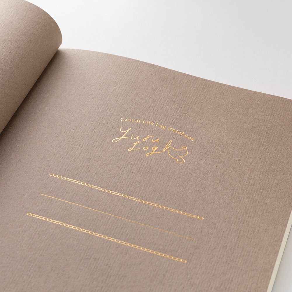 Midori Yuru Log Notebook <B6> — Cat — angle view