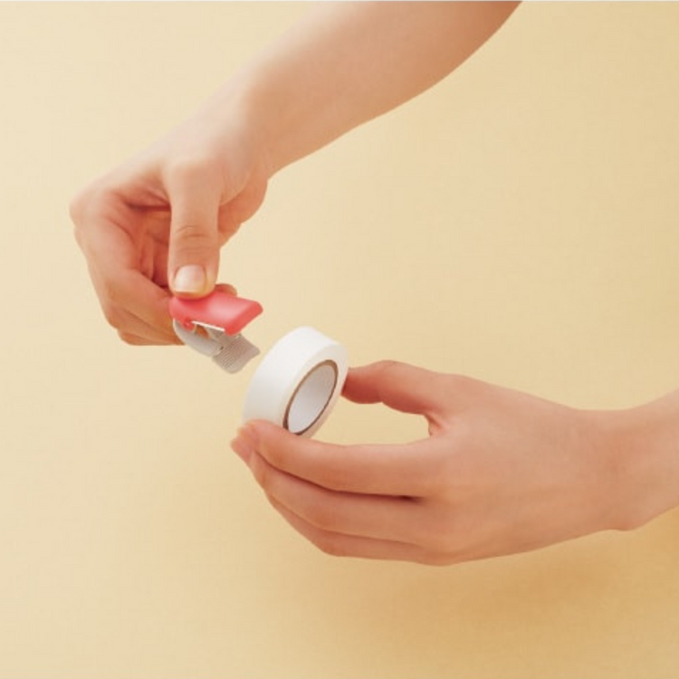 Kokuyo Me Clip-Type Tape Cutter (10-15mm) — Shell Pink — flat lay