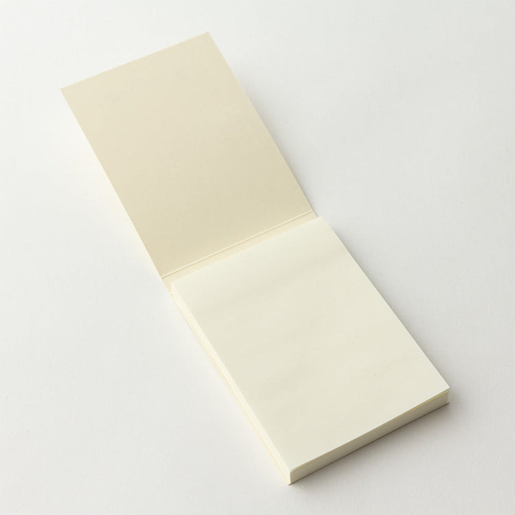 MD Sticky Memo Pad <A7> Blank — angle view