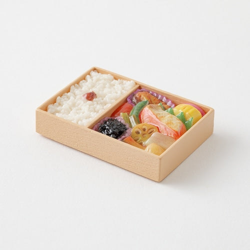 Midori Miniature Magnet — Makunouchi Bento — angle view