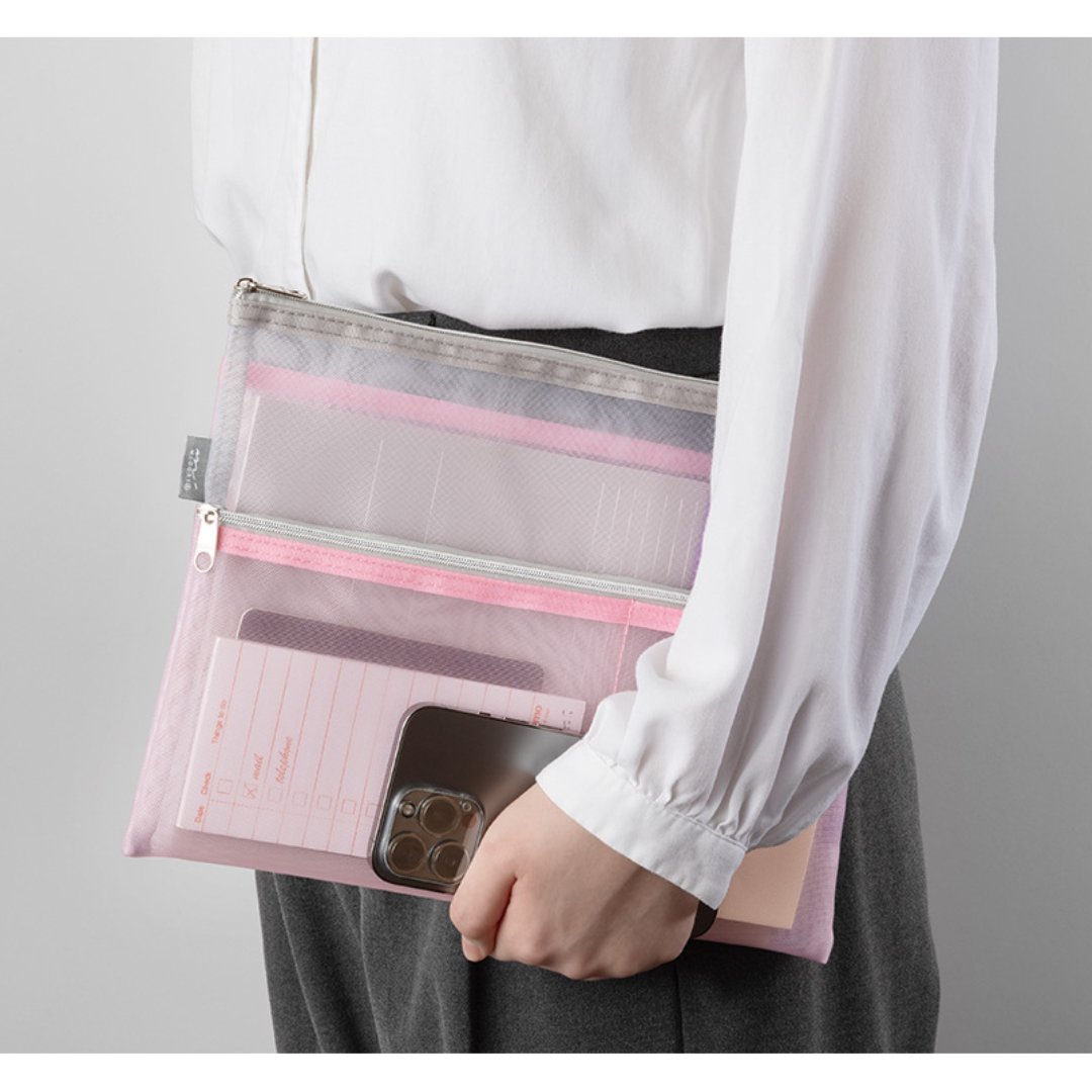 Midori Pen & Tool Pouch <B5> Mesh — Pink — detail view