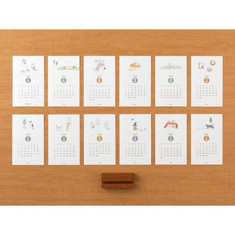 Midori Stand Calendar <2025> — Cat — front view