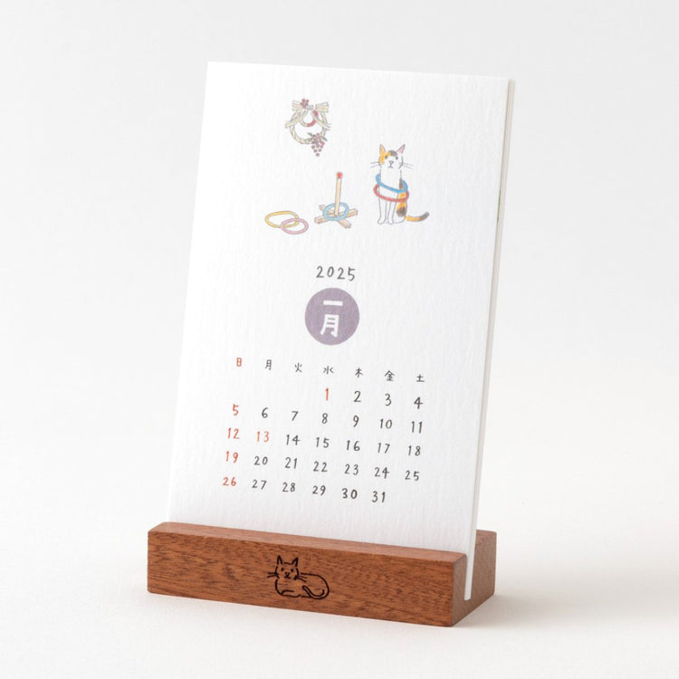 Midori Stand Calendar <2025> — Cat — detail view