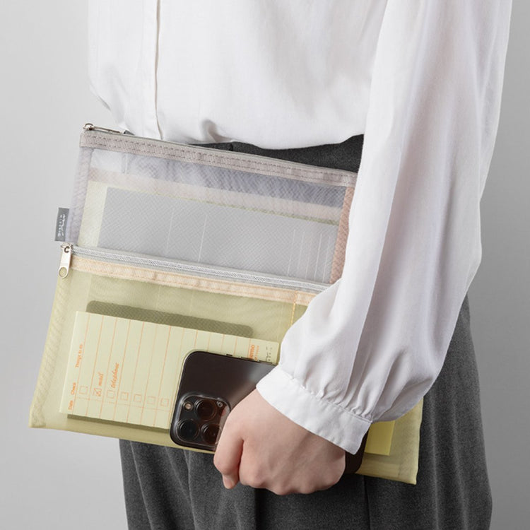 Midori Pen & Tool Pouch <B5> Mesh — Beige — front view