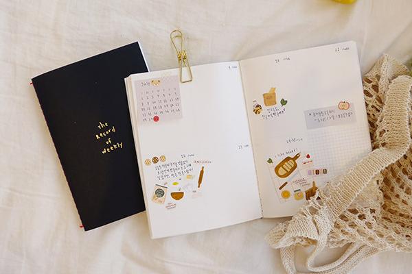 Suatelier Sticker — I Like Bread — applied in a journal