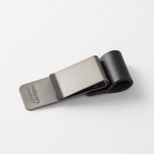 Traveler's Notebook Refill 016 Pen Holder <M> Black — front view
