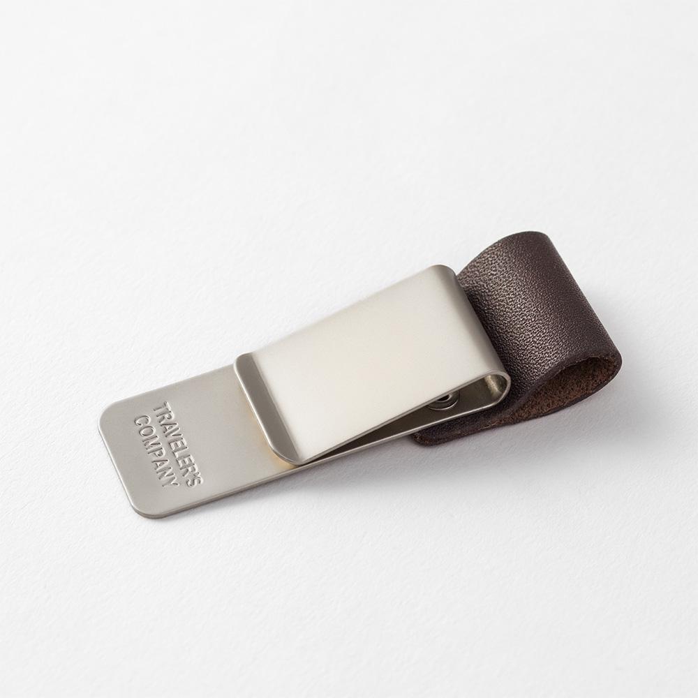 Traveler's Notebook Refill 016 Pen Holder <M> Brown — front view