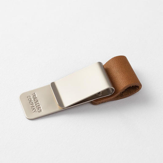 Traveler's Notebook Refill 016 Pen Holder <M> Camel — front view