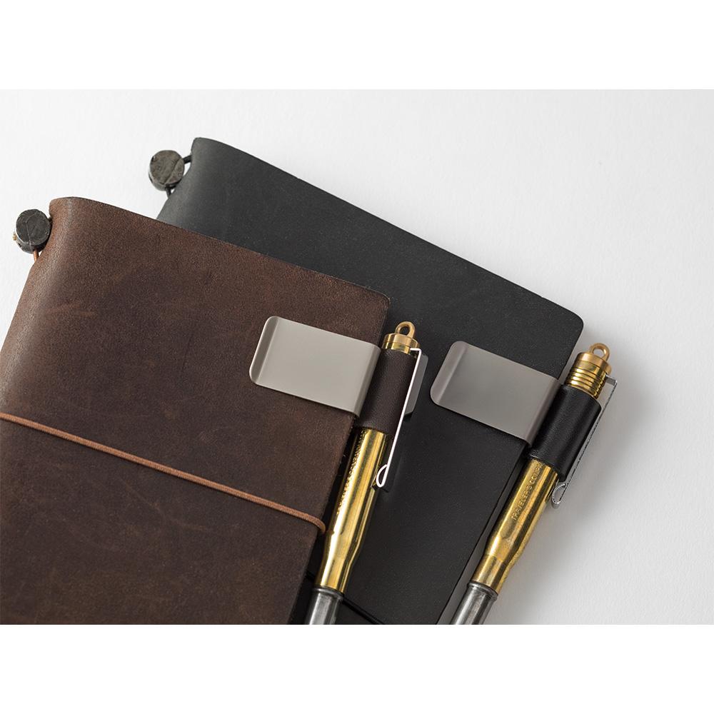 Traveler's Notebook Refill 016 Pen Holder <M> Blue — flat lay