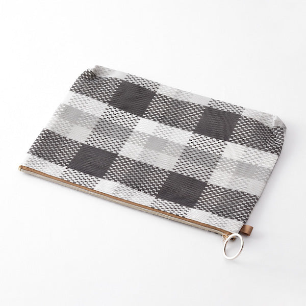 Midori Mesh Graphics Pouch <A5> — Check Black — detail view