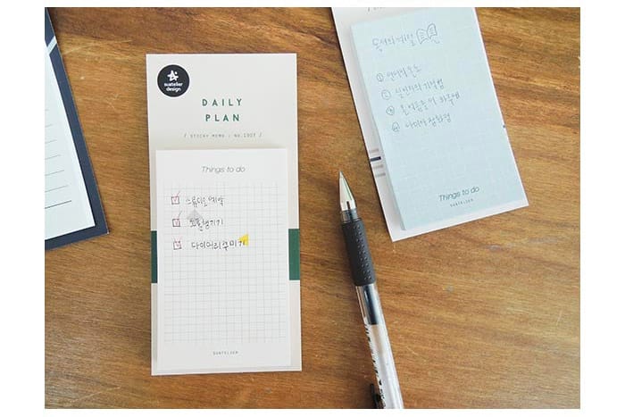 Suatelier Daily Plan Sticky Memo Black — flat lay