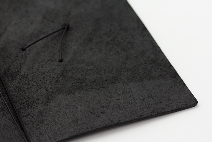 Traveler's Notebook Starter Kit (Regular Size) - Black (13714006) — detail